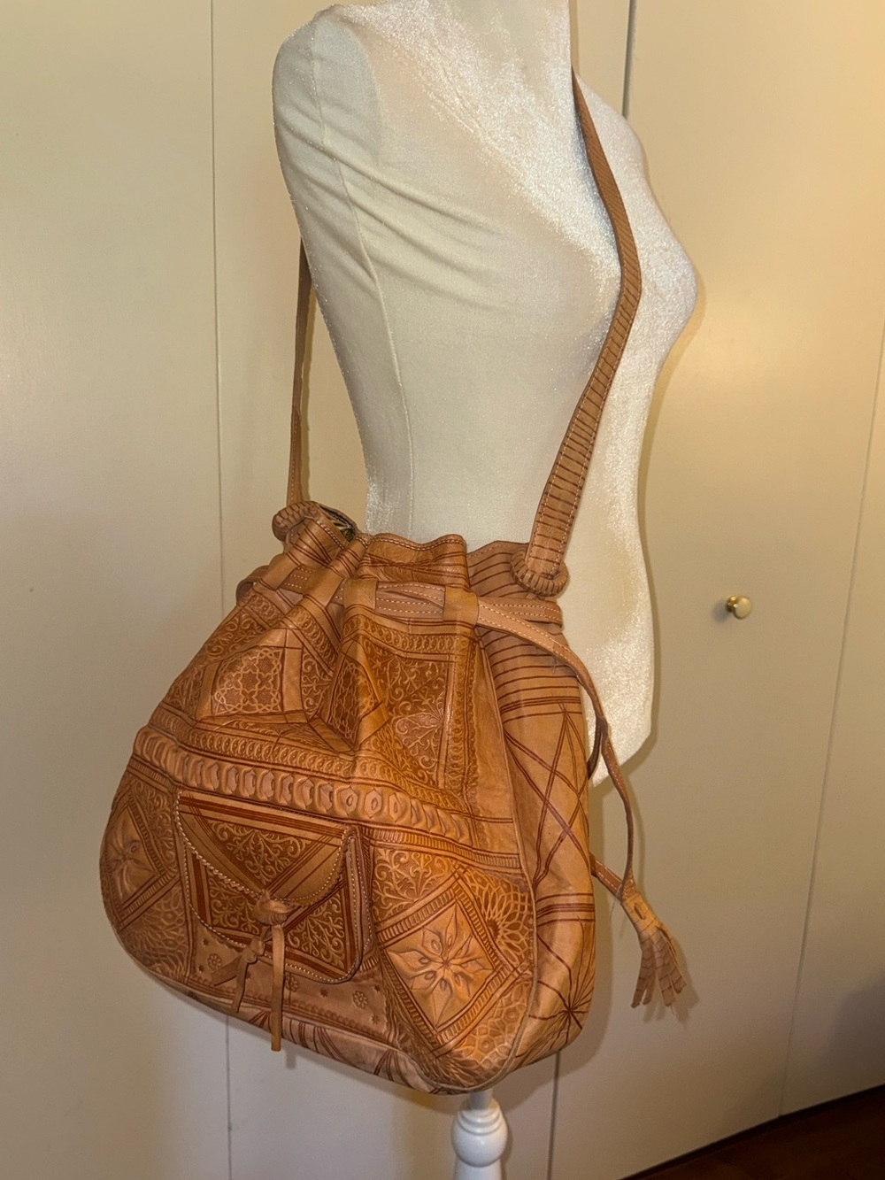 Moroccan Leather Handmade Embossed Boho Hippie Shoulder Bucket Bag - Picture 3 of 14